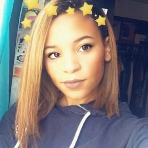 Meet your Posher, Alexis